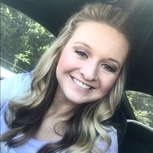 Meet your Posher, Courtney